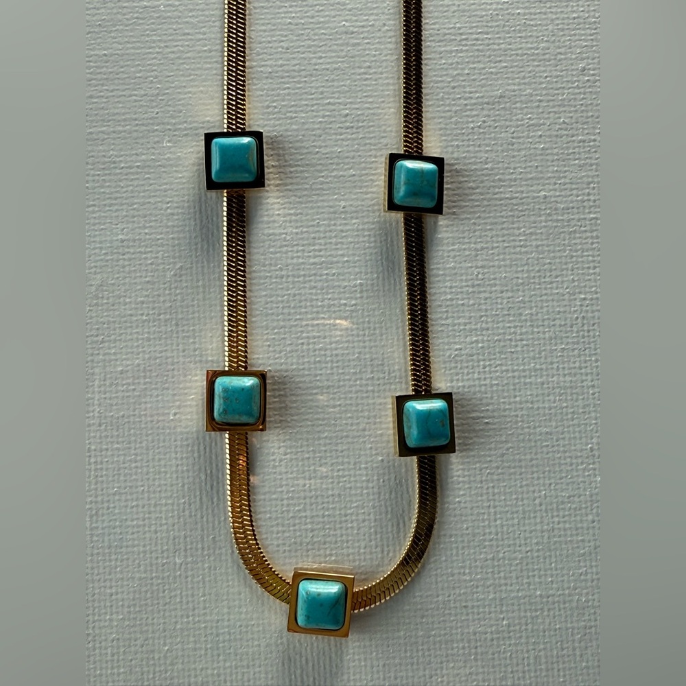 Turquoise Snake Chain Necklace
18K Gold plated Stainless Steel - Picture 10 of 11